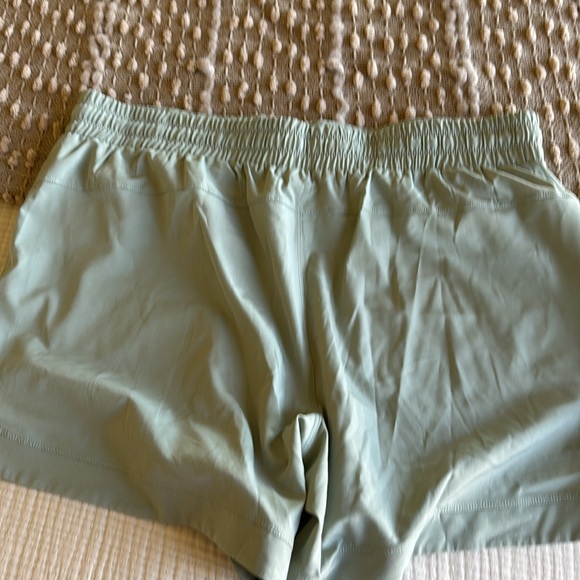 Excellent condition RBX walking shorts sz XL woven Pockets sage green - Picture 3 of 3